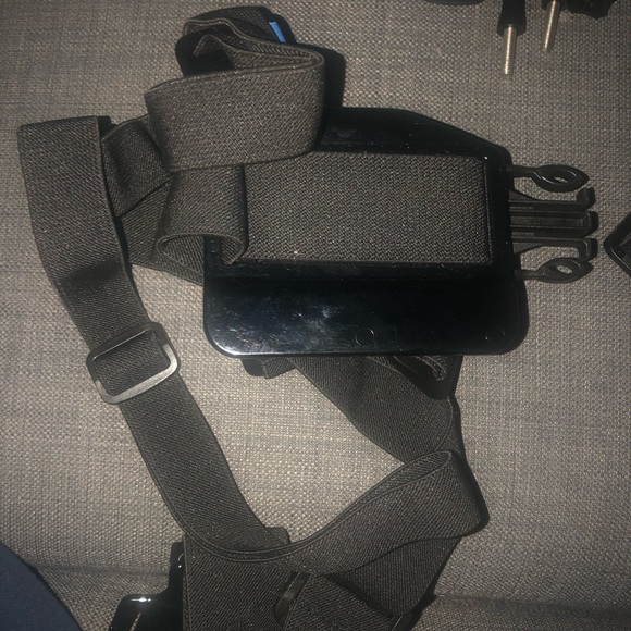 GoPro Hero 5 + Case + Kit - Picture 5 of 7